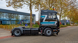 20251019-Tom-Holding-00063